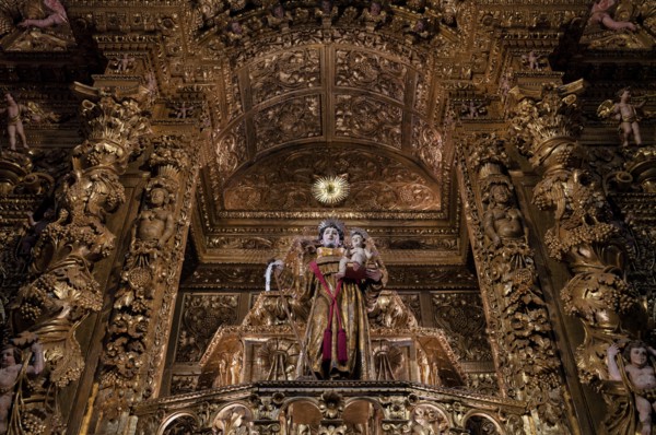 Interior view, altar with patron saint Anthony and baby Jesus, Igreja de Santo António church, Museu Municipal Dr Jose Formosinho, Lagos, Algarve, Portugal, Europe