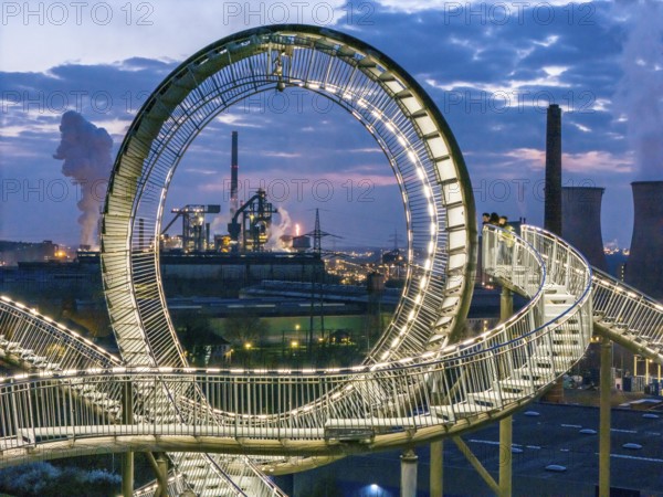 Hüttenwerke Krupp-Mannesmann, HKM in Duisburg-Hüttenheim, coking plant and 2 blast furnaces, sintering plant and power station, Tiger & Turtle landmark, Magic Mountain, walk-in sculpture in the form of a roller coaster on the Heinrich-Hildebrand-Höhe slag heap, North Rhine-Westphalia, Germany, Europe