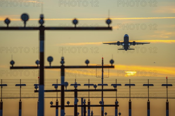 Düsseldorf International Airport, DUS, take-off and landing runway, aircraft taking off, Runway 05R/23L, Düsseldorf, North Rhine-Westphalia, Germany, Europe