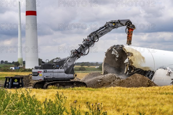 Demolished tower of a 20 year old wind turbine, in the Werl wind farm, 5 old Enercon E-66 turbines are demolished, 2 new Siemens SG6.6-170 wind turbines replace them, the 2 new wind turbines produce twice as much energy, 12 MW power, as the 5 old wind turbines, called repowering, demolition work, Werl, North Rhine-Westphalia, Germany, Europe
