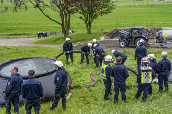 Forest fire-fighting exercise by the Essen fire brigade, the water supply was rehearsed over longer distances to the scene, water basins were set up there from which a fire-fighting helicopter can take water, 10 cubic metres capacity, North Rhine-Westphalia, Germany, Europe