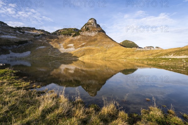 Lake Augstsee and the Atterkogel mountain on the Loser. Autumn, good weather, blue sky. Reflection. Altaussee, Bad Aussee, Ausseer Land, Totes Gebirge, Styria, Upper Austria, Austria, Europe