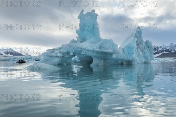 Dinghy with tourists, iceberg and glacier edge of Monacobreen, Liefdefjord, Woodfjord area, Spitsbergen Island, Svalbard and Jan Mayen archipelago, Norway, Europe