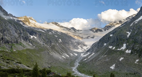 High valley with mountain stream Hornkeesbach, behind Hornspitzen and glacier Hornkees, Berliner Hütte, Berliner Höhenweg, Zillertal Alps, Tyrol, Austria, Europe