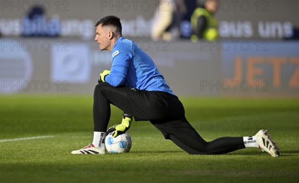 Goalkeeper Kevin Müller 1. FC Heidenheim 1846 FCH (01) warming up, Voith-Arena, Heidenheim, Baden-Württemberg, Germany, Europe