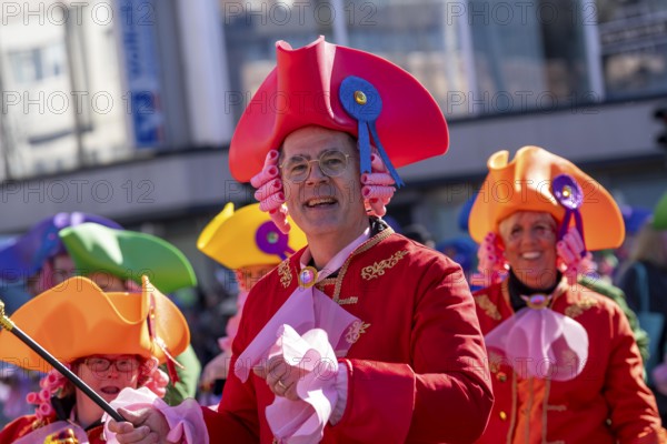 Rose Monday parade in Düsseldorf, groups of carnival societies and other participants in the street carnival, North Rhine-Westphalia, Germany, Europe