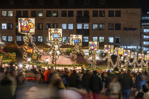 Christkindlesmarkt with Christmas lights in the evening, Hauptmarkt, Nuremberg, Middle Franconia, Bavaria, Germany, Europe