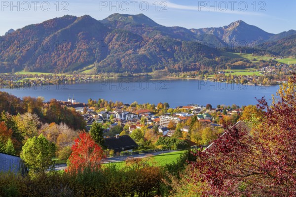 Panorama of village and lake in autumn, Tegernsee, Tegernsee, Tegernsee valley, Mangfall mountains, Bavarian Alps, Upper Bavaria, Bavaria, Germany, Europe