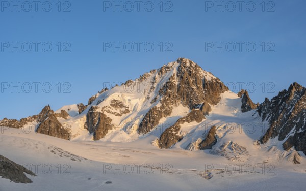 High alpine mountain landscape at sunset, summit of the Aiguille de Chardonnet and Glacier du Tour in the evening light, glacier and mountain peaks, Chamonix, Haute-Savoie, France, Europe