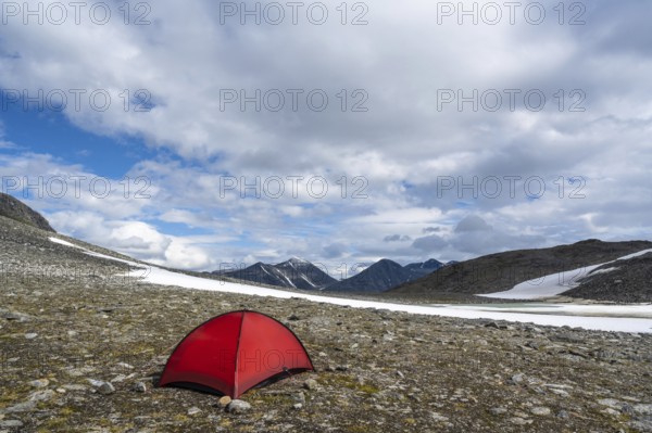 Tent in mountain landscape, Sarek National Park, World Heritage Laponia, Norrbotten, Lapland, Sweden, Sweden, Scandinavia, Europe