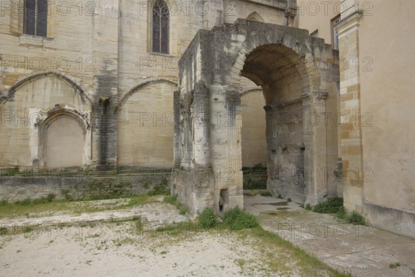 Historic archway at the church of St-Siffrein, Saint, Carpentras, Vaucluse, Provence, France, Europe