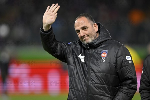 Coach Frank Schmidt 1. FC Heidenheim 1846 FCH Gestures, gesture, waves, Voith-Arena, Heidenheim, Baden-Württemberg, Germany, Europe