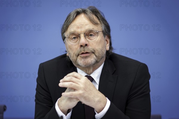 Michael Groß, Chairman of the Executive Board of the AWO Federal Association, spoke at a press conference on the topic of Averting cuts, securing future investments: In favour of a change of course in financial and budgetary policy at the Federal Press Conference. Berlin, 11.04.2024