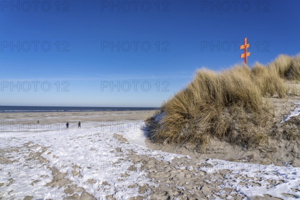 The East Frisian North Sea island of Juist in winter, dune crossing to the beach, snow, Lower Saxony, Germany, Europe