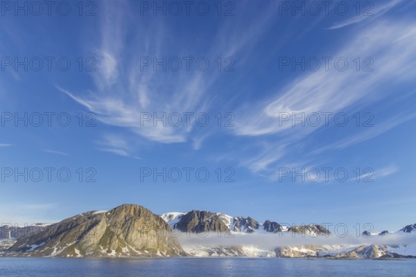Mountain landscape at Hamiltonbukta, part of Raudfjord, Raudfjorden on Svalbard, Spitsbergen, Norway, Europe