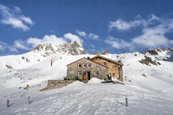 Chamanna d'Es-cha mountain hut in a wintry mountain landscape, Grisons Haute Route ski tour, Albula Alps, Rhaetian Alps, Grisons, Eastern Switzerland, Switzerland, Europe