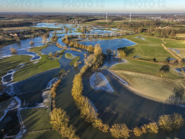 Selm, North Rhine-Westphalia, Germany, flood on the Lippe, river in the Ruhr area, the fields, the agricultural land of the farmers next to the watercourse are flooded, serve as retention areas, flood areas for flood protection, Europe