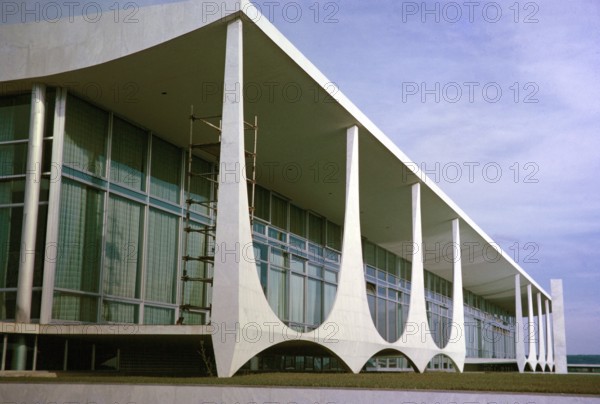 Building of the presidential palace, Palacio da Alvorada, built in 1958 by architect Oscar Niemeyer, Brasilia, Federal District, Brazil, 1962, South America