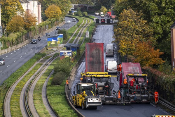 New whisper asphalt surface for the A40 motorway, in the city of Essen, direction Dortmund, 95, 000 square metres of porous asphalt will be laid over a distance of around 6 km, the motorway will be closed for 1 week, North Rhine-Westphalia, Germany, Europe