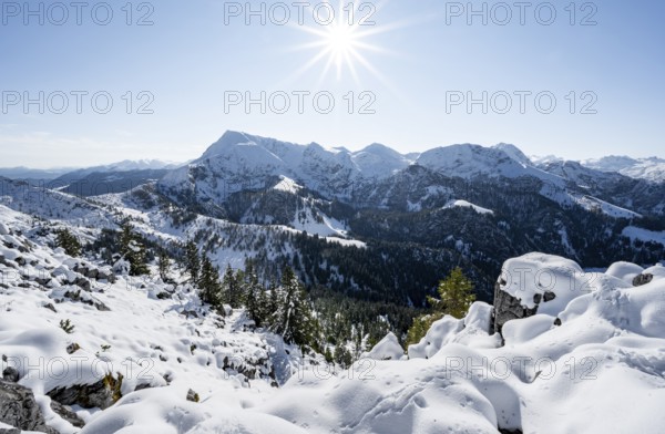Snow-covered summit of the Jenner in autumn, view of mountain panorama with Hagengebirge, Sonnenstern National Park Berchtesgaden, Berchtesgaden Alps, Schönau am Königssee, Berchtesgadener Land, Bavaria, Germany, Europe