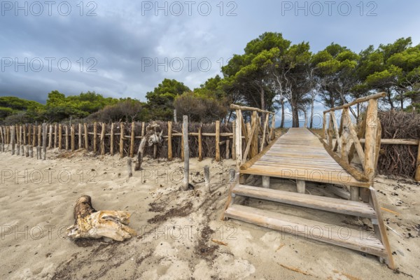 Empty beach, jetty, gloomy sky, weather, clouds, stormy, stormy, coast, Mediterranean, Mediterranean tourism, Follonica, Tuscany, Italy, Europe