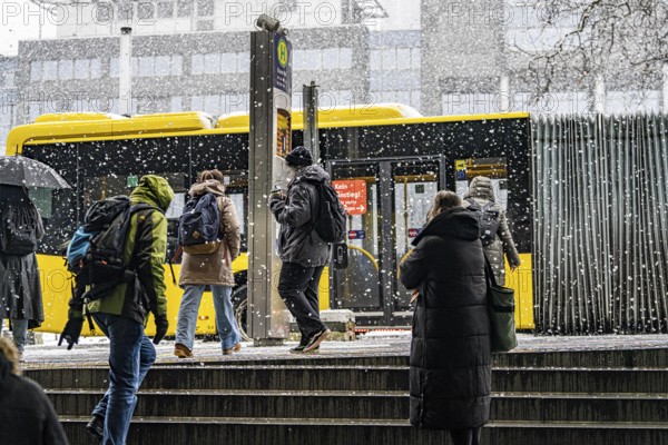 Winter weather, heavy snowfall, passengers waiting for the bus in the snow, at Essen central station, North Rhine-Westphalia, Germany, Europe
