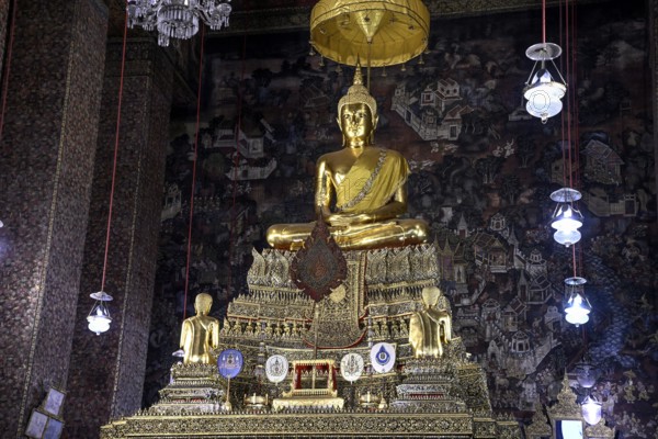 Golden Buddha in Wat Pho, Temple of the Reclining Buddha, Bangkok, Thailand, Asia