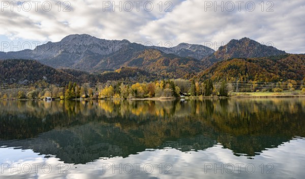Autumnal mountain landscape with mountain peaks Herzogstand and Heimgarten, reflection in Lake Kochel, Upper Bavaria, Bavaria, Germany, Europe