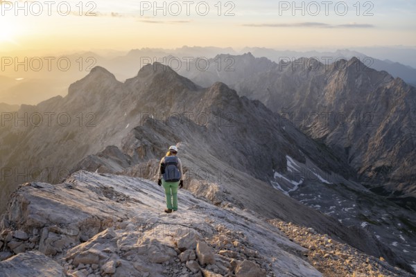 Mountaineer on the Jubiläumsgrat between Zugspitze and Alpspitze, high mountains, Wetterstein range, Bavaria, Germany, Europe