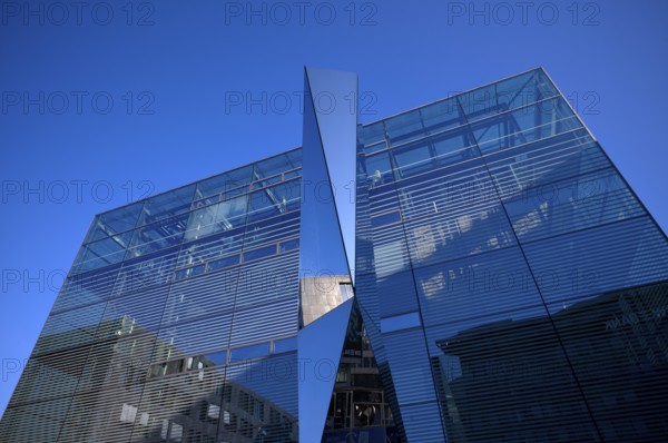 Sculpture made of glass and polylite by Carsten Nicola, new art museum on Schlossplatz, glass cube, cube, Stuttgart, Baden-Württemberg, Germany, Europe
