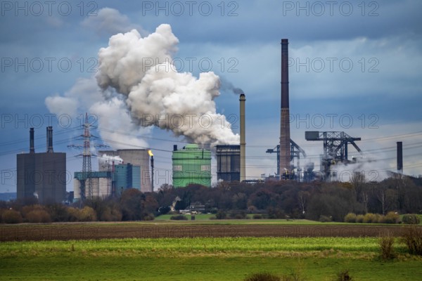 Hüttenwerke Krupp-Mannesmann, HKM in Duisburg-Hüttenheim, 2 blast furnaces, coking plant, quenching cloud, on the left the gas-fired power station, cooling towers, Rheinauen in Duisburg-Mündelheim, North Rhine-Westphalia, Germany, Europe