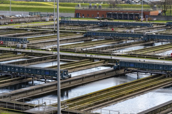 Secondary clarifier, Emschergenossenschaft wastewater treatment plant in the Weilheimer Mark in Bottrop, North Rhine-Westphalia, Germany, Europe
