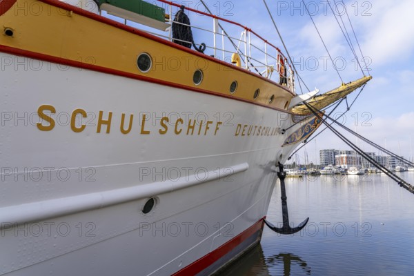 New harbour, harbour basin, harbour district, residential buildings, office buildings, marina and museum ships, training ship Germany, part of the Harbour Worlds, in Bremerhaven, Bremen, Germany, Europe