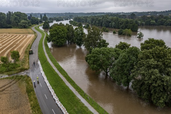 Ruhr floods near Mülheim-Menden, damage to the Ruhr dyke was sealed with large sand packs, flooded Ruhr floodplains, floods on the Ruhr, after long heavy rainfall the river left its bed and flooded the countryside and villages, the highest water level ever measured, North Rhine-Westphalia, Germany, Europe