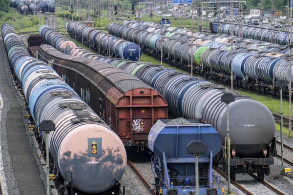 Gelsenkirchen Bismarck marshalling yard, goods trains are assembled and shunted here, tank wagons for transporting chemicals and mineral oil products, North Rhine-Westphalia, Germany, Europe