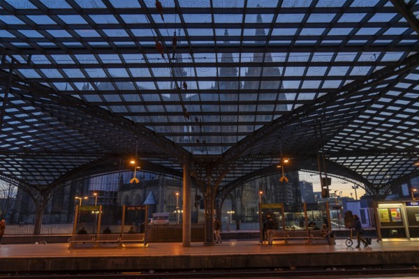 3-day strike by the railway union GDL, only very few local and long-distance trains run, empty Cologne Central Station, which is otherwise full of travellers and trains at rush hour, Cologne, North Rhine-Westphalia, Germany, Europe