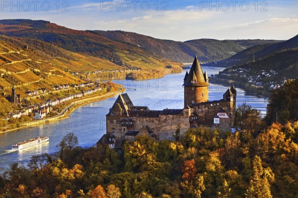 Stahleck Castle, hilltop castle overlooking the Rhine, Bacharach, UNESCO World Heritage Upper Middle Rhine Valley, autumn, Rhineland-Palatinate, Germany, Europe