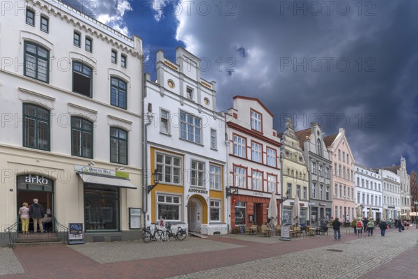 Historic house facades, Am Markt, Wismar, Mecklenburg-Vorpommern, Germany, Europe