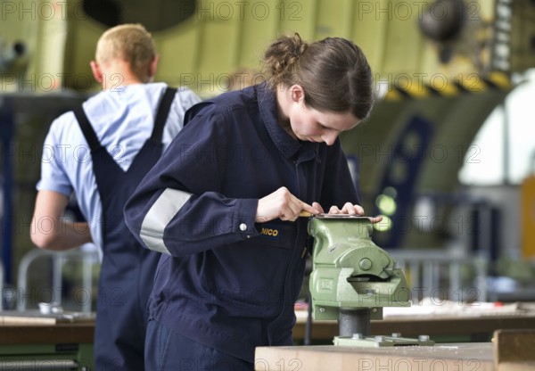 Wildau, DEU, 08.05.2008, A trainee in the training workshop of Trainico, training as an aircraft mechanic, Wildau, Brandenburg, Germany, Europe