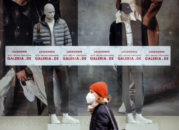 Cologne, North Rhine-Westphalia, Germany - Retail in times of the corona crisis during the second lockdown, shops are closed, Galeria Kaufhof Karstadt asks for online shopping on galeria.de