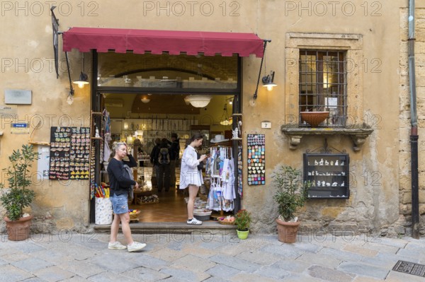 Tourist shop with alabaster in the Piazzetta San Michele in the historic centre of Volterra, province of Pisa, Tuscany, Italy, Europe