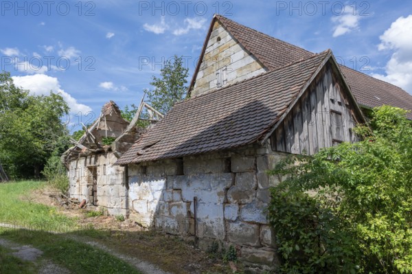 Old, partially dilapidated farmstead, Middle Franconia, Bavaria, Germany, Europe