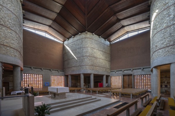 Interior of the Heilig Kreuz Church, opened in 1964, Jahnstr. 41, Weißenburg, Middle Franconia, Bavaria, Germany, Europe