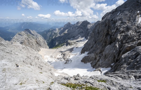 View of mountain basin with snow field of the Höllentalferner and Höllental, Zugspitze via ferrata, ascent to the Zugspitze, mountain landscape with rocky mountain peaks, Wetterstein Mountains, Bavaria, Germany, Europe