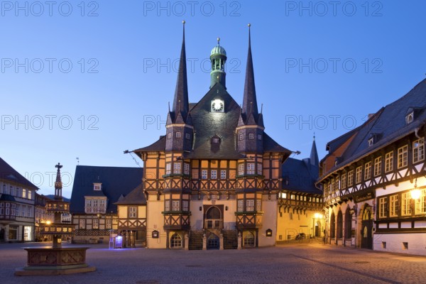 Market square with atmospherically illuminated town hall in the evening, Wernigerode, Harz, Saxony-Anhalt, Germany, Europe