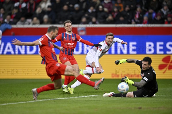 Tor tor by Maximilian Mittelstädt VfB Stuttgart (07) against goalkeeper Kevin Müller 1. FC Heidenheim 1846 FCH (01) Leo Scienza 1. FC Heidenheim 1846 FCH (08) Benedikt Gimber 1. FC Heidenheim 1846 FCH (05) Voith-Arena, Heidenheim, Baden-Württemberg, Germany, Europe