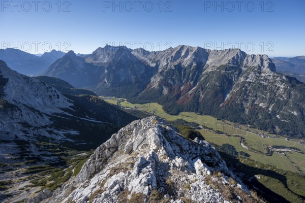 View at the summit of the Große Arnspitze, mountain panorama with Karwendel mountains, autumnal mountain landscape, near Scharnitz, Bavaria, Germany, Europe