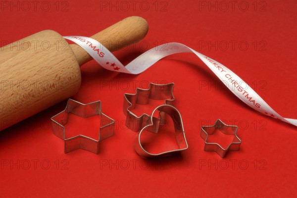 Rolling pin and cookie cutters, Christmas
