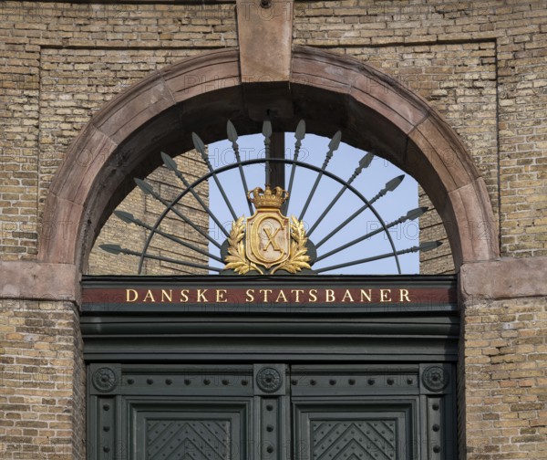 Entrance, Sølvgade Kaserne, former headquarters of the Danish State Railways, Copenhagen, Denmark, Europe