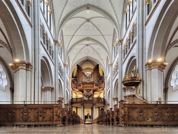Interior view of Bonn Minster, nave with pulpit and Klais organ in the west apse, Bonn, North Rhine-Westphalia, Germany, Europe